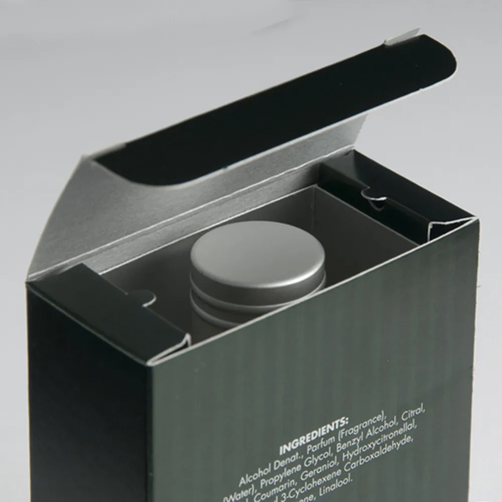 Carton with a hinged lid and fitted inner tray