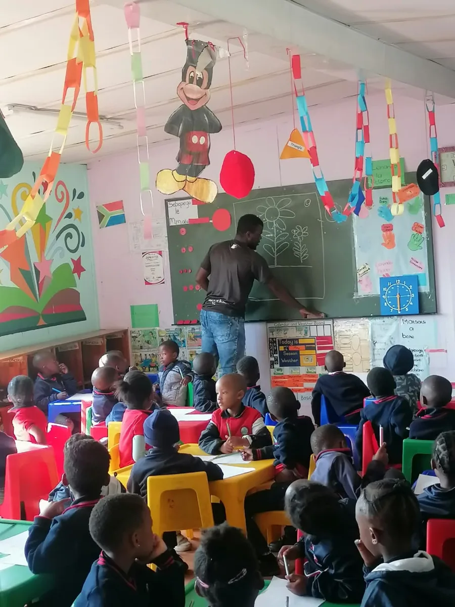 A heART teacher leading a classroom art lesson