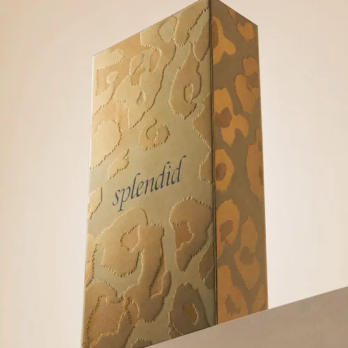 Splendid carton with an embossed animal-print pattern